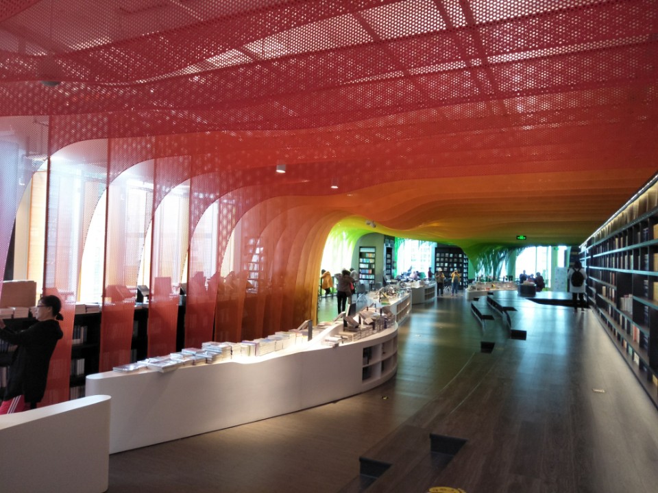 【蘇州景點】鍾書閣：文青必訪的中國最美彩虹書店