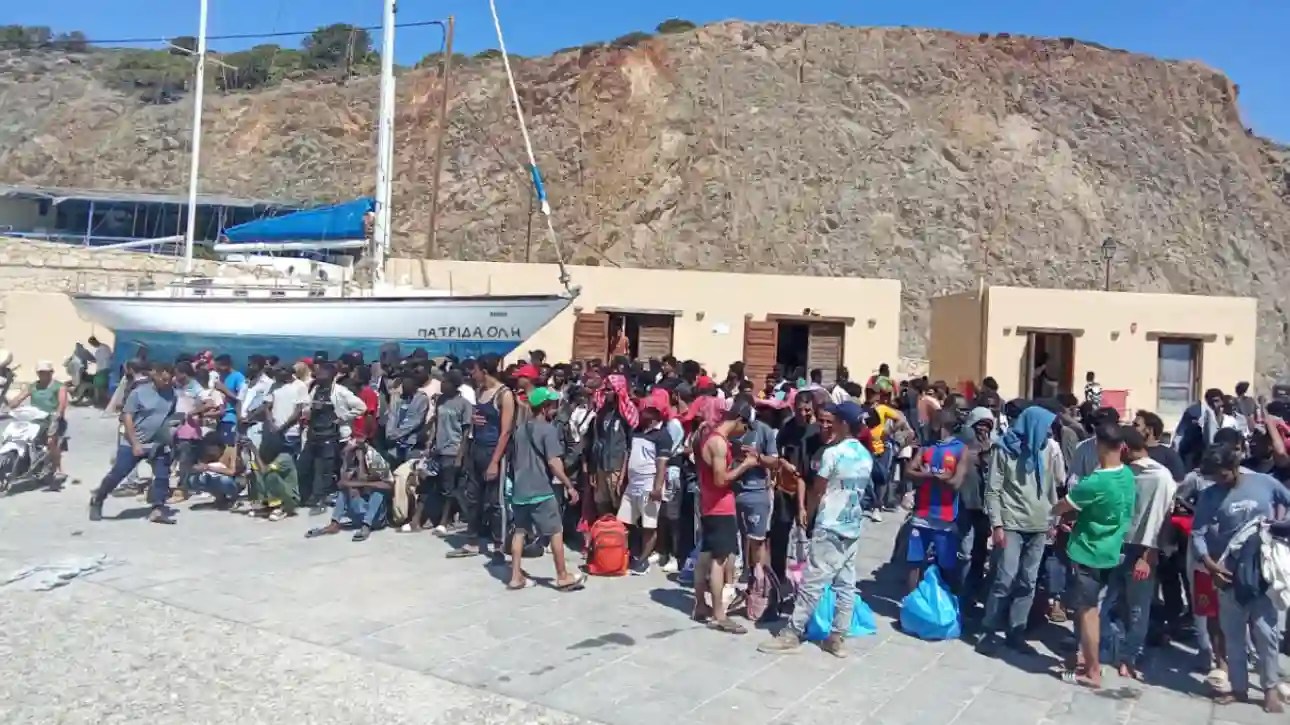 Πάνω από 800 μετανάστες σε μία ημέρα