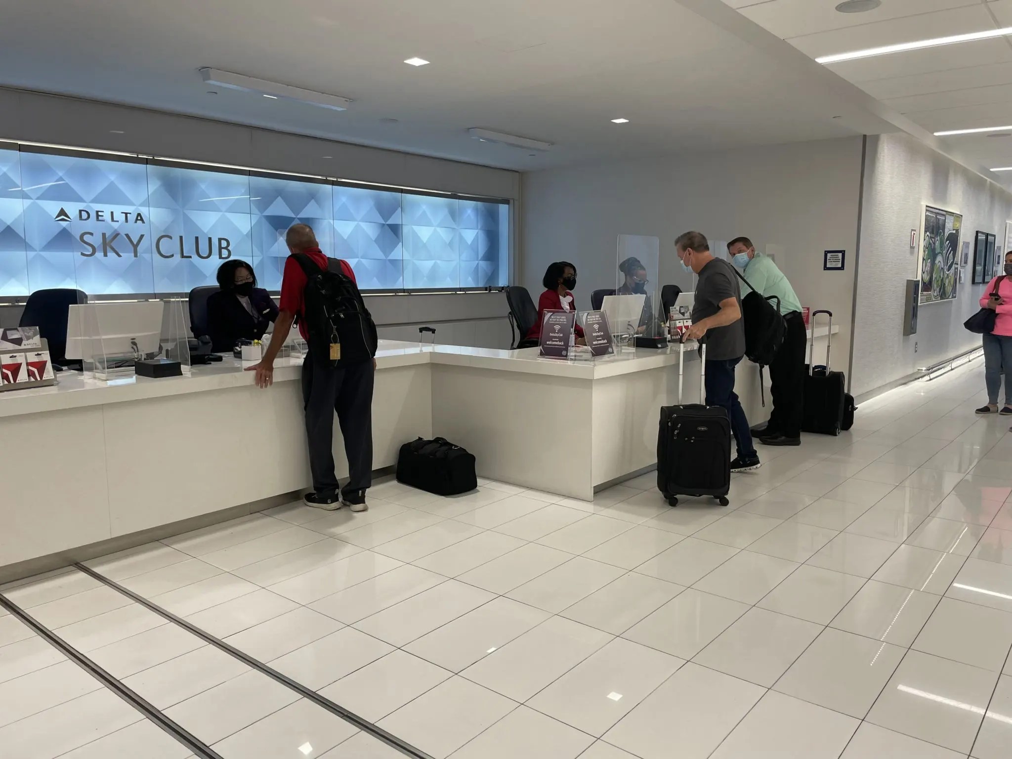 Lounge Review Inside the Flagship Atlanta Delta Sky Club