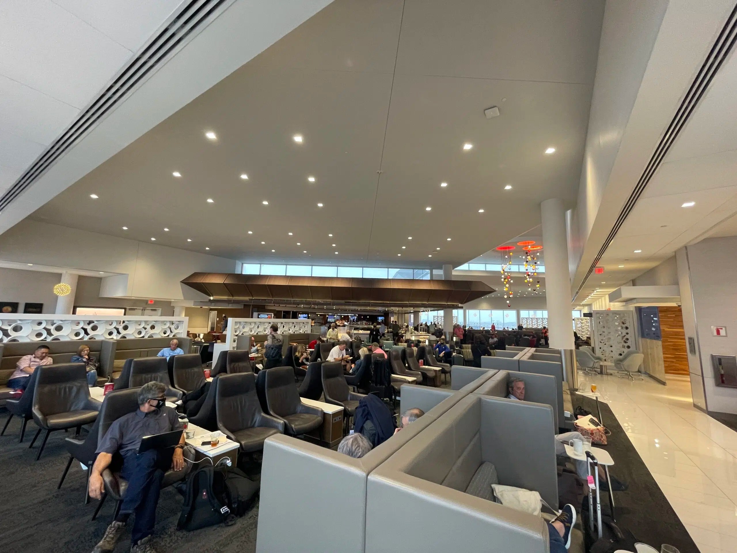 Lounge Review Inside the Flagship Atlanta Delta Sky Club