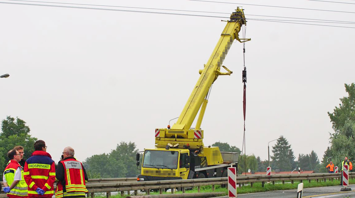 Stromausfall in Erfurt Kran in Hochspannungsleitung verfangen