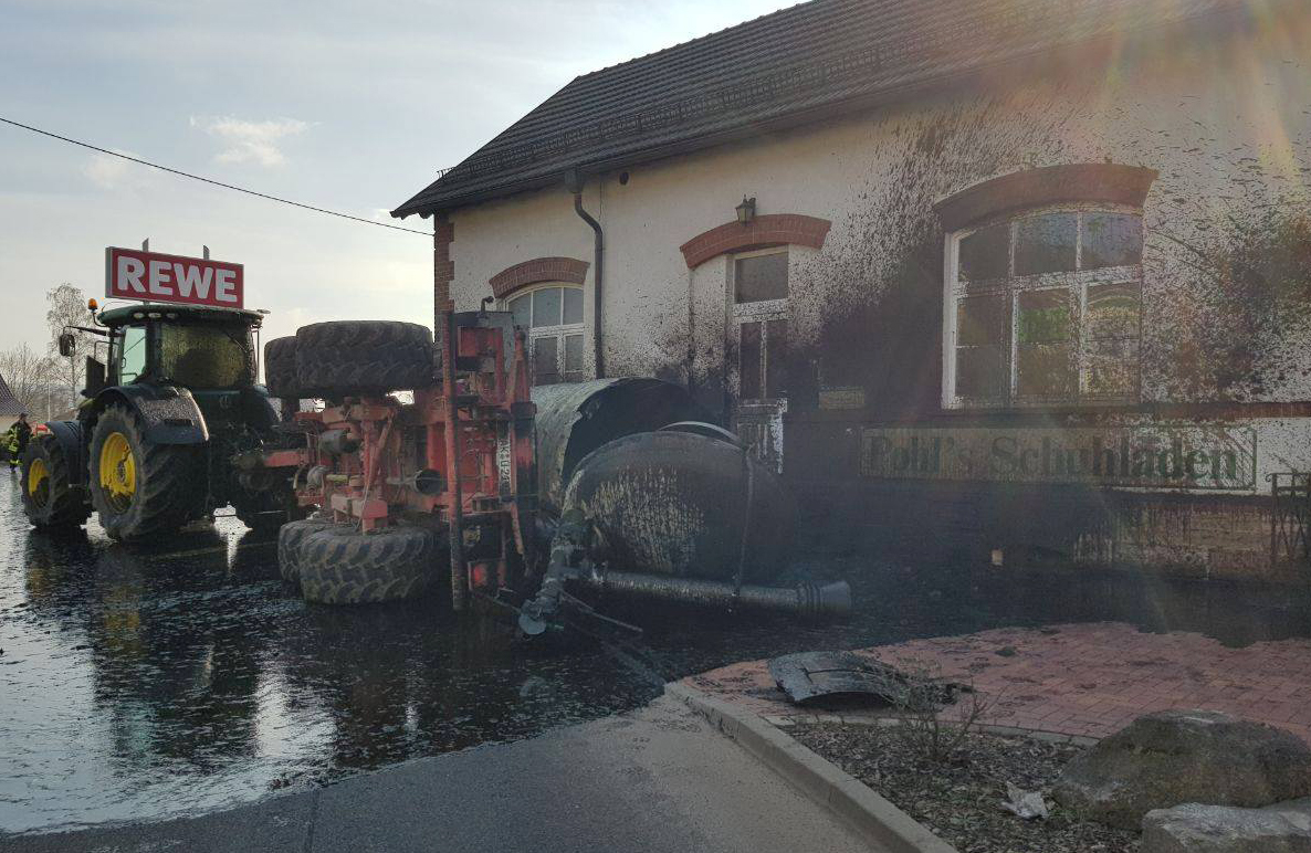 Gülletank in Treffurt umgestürzt Jau­che verteilte sich großflächig