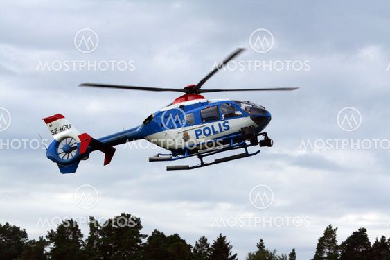 "Polis helikopter" by Daniel Protiwa Mostphotos