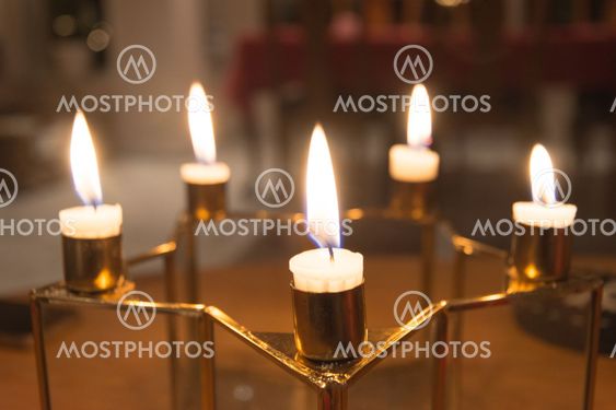 adventsljusstake med ett ljus En Ljusstake Med Fem Ljus S..." By Roland Lundgren - Mostphotos