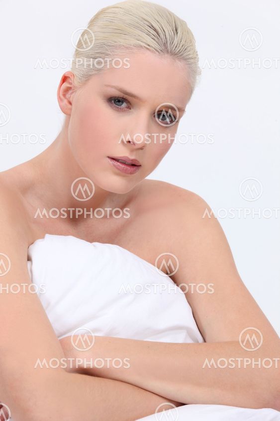 "blonde woman naked sitting..." by Angel Nieto - Mostphotos