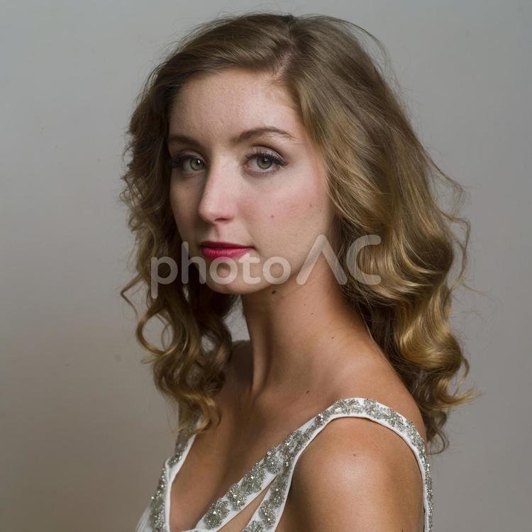 横目で見る女の子のイラスト素材 [67288518] - Pixta 横目で見るワンピースの女性4 - No: 225069｜写真素材なら「写真Ac」無料（フリー）ダウンロードOk