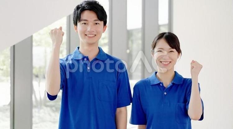 笑顔で立つ介護士 - No: 31640306|写真素材なら「写真AC」無料(フリー)ダウンロードOK