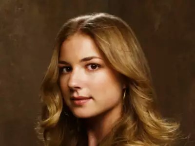 Emily VanCamp Wallpaper