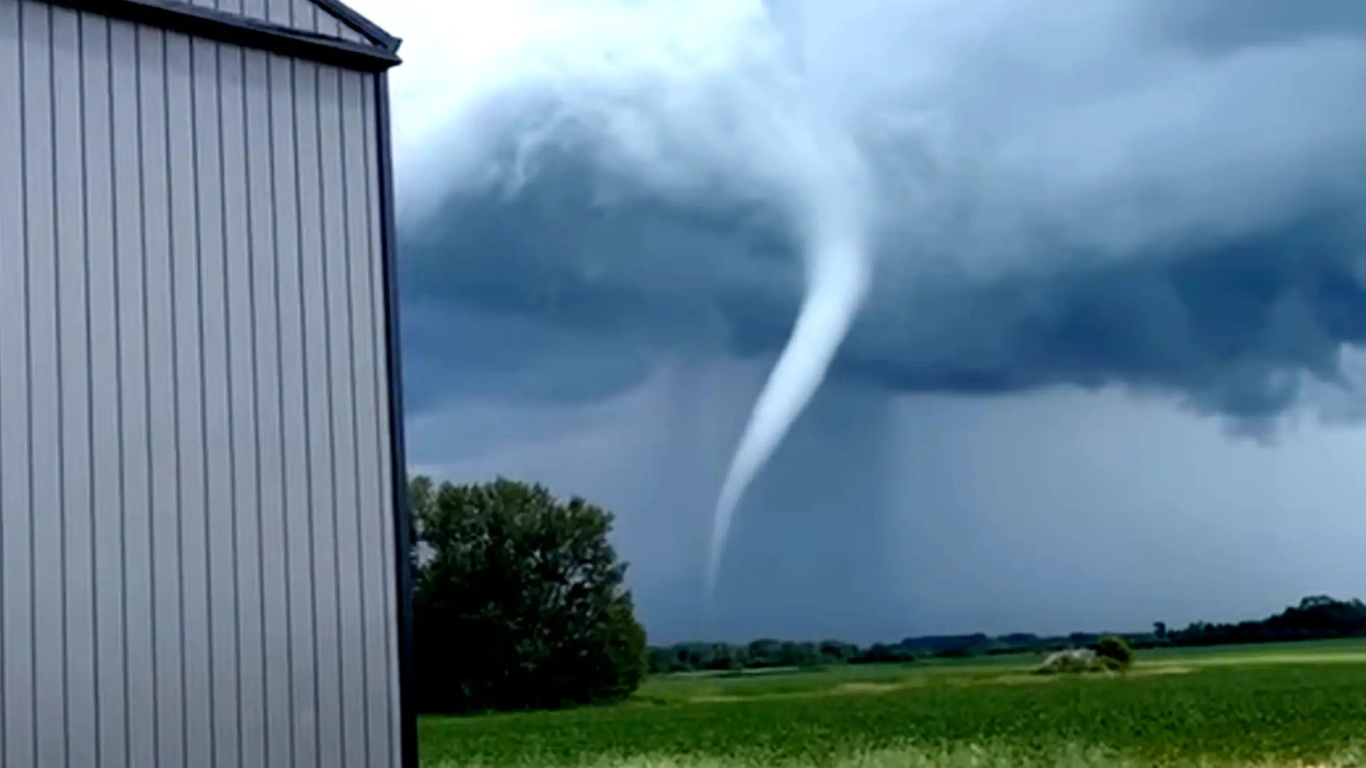 Alerts issued in Manitoba after tornado reported north of Gilbert