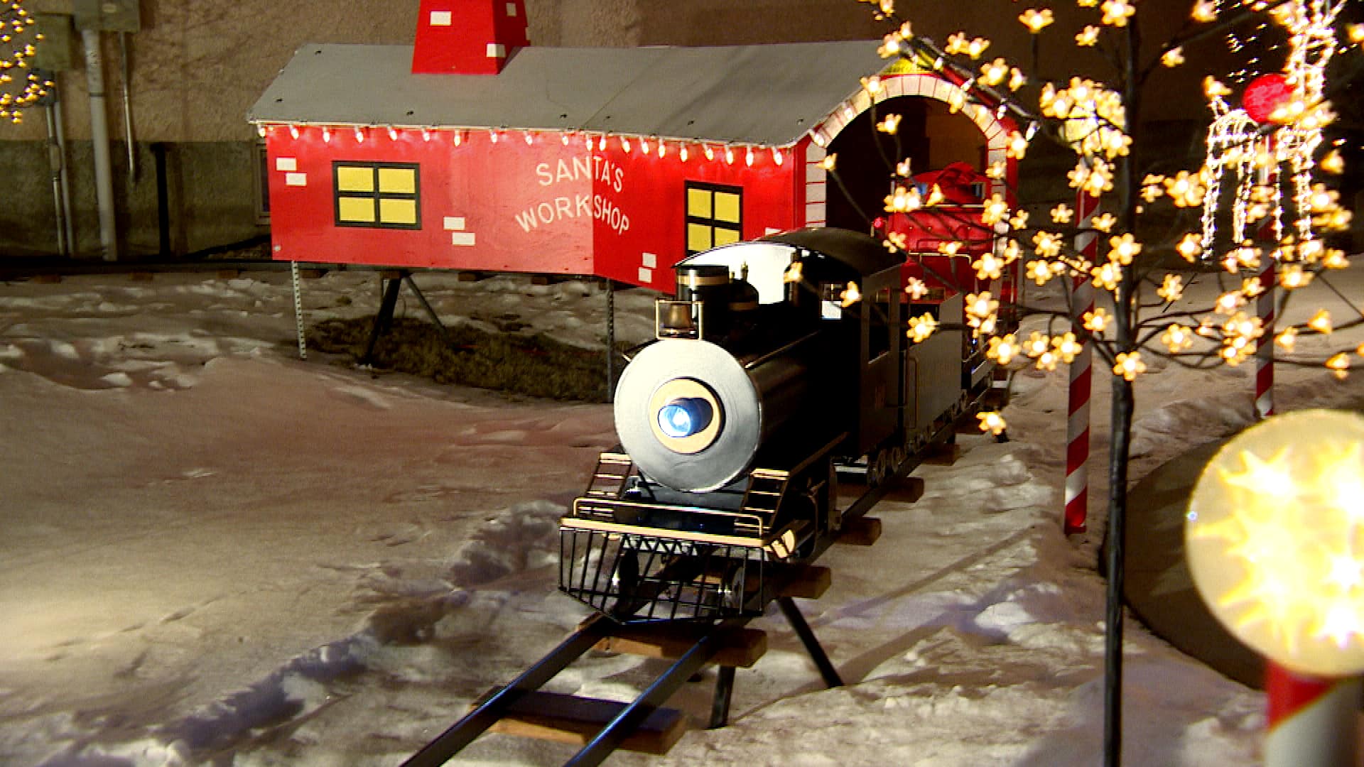 Winnipeg Christmas display on the right track CBC.ca