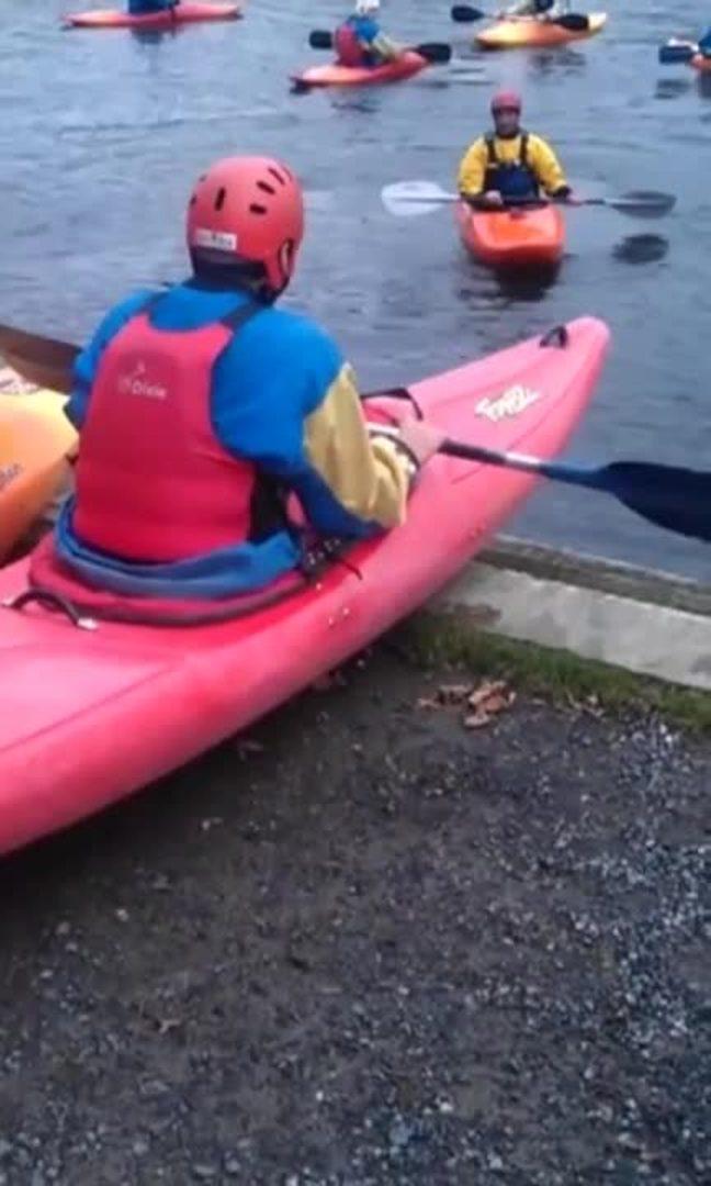 Kayaker Fails at Launching into Ocean Jukin Media Inc