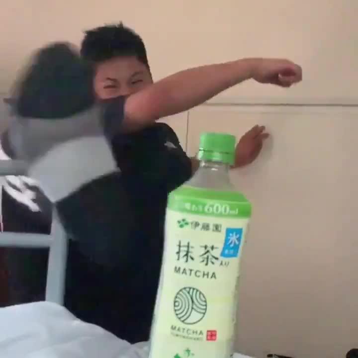 Guy Hits Foot on Bedpost Attempting to Kick Cap off Bottle Jukin