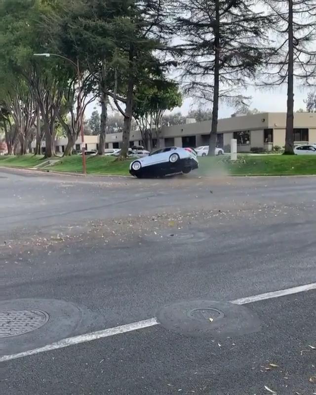 Man Loses Car's Control While Drifting and Ends Up Hitting Curb Jukin