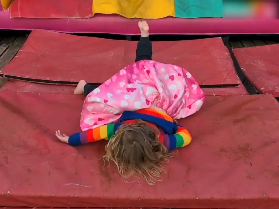 Woman Falls And Hits Ground While Sliding Down Water Slide Jukin