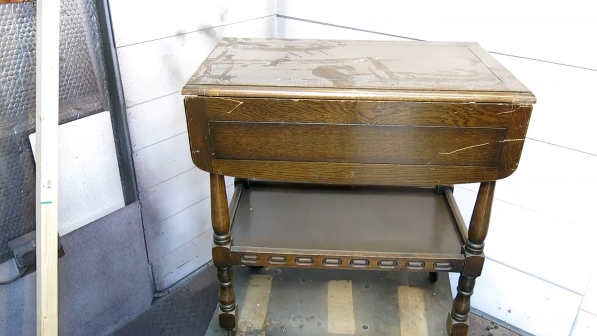 Man DIY Transforms Old Tea Trolley Into TropicalThemed Bar Cart