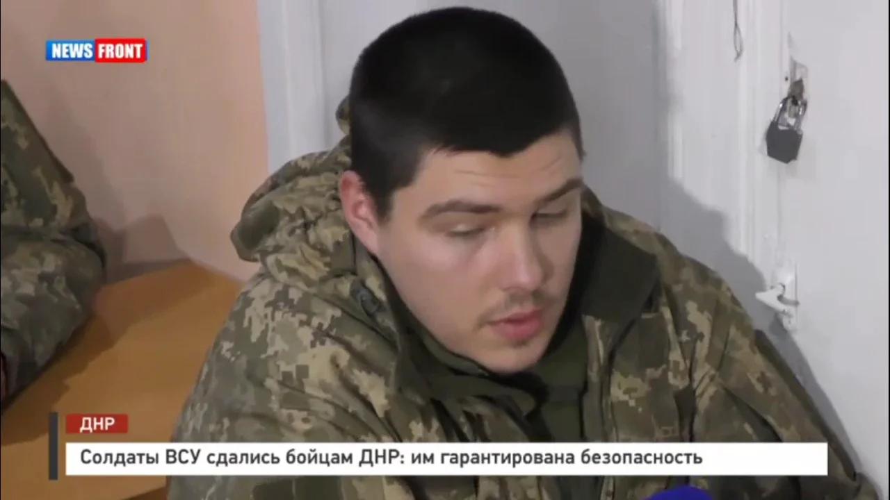 Russian soldiers help Ukrainian soldiers