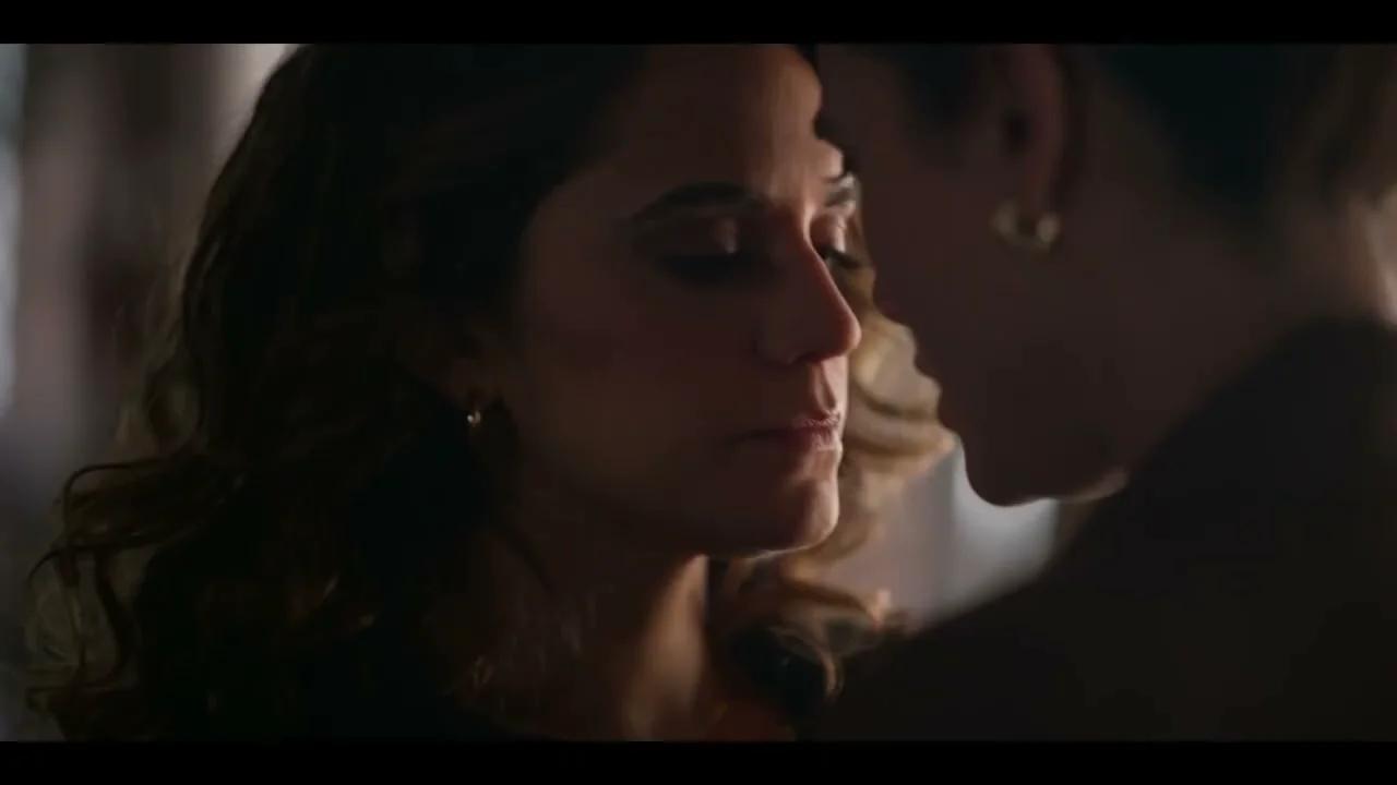 Hot Lesbians two sexy girl Kiss And s.e.x naked-porn-lesbian routine|روتين سكسي حب البنات لبعض-مثلية