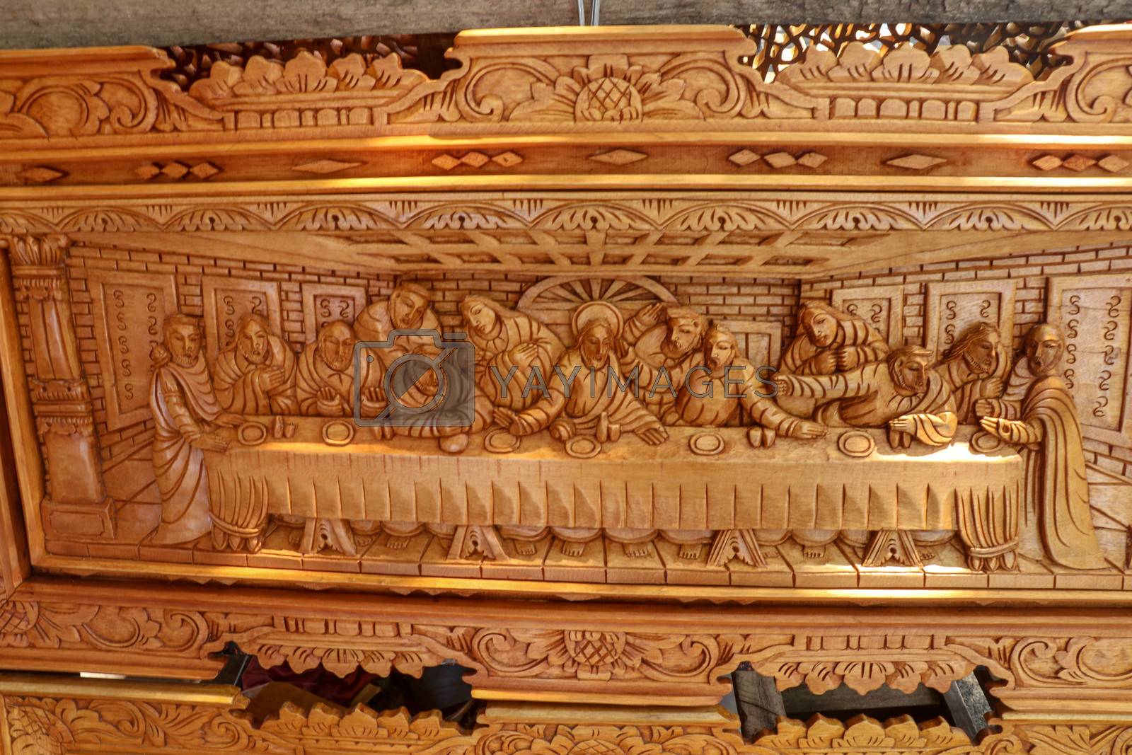 Scene of the last dinner carved in wood. Pattern of Supper carved on
