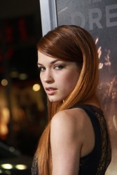 Alexis Knapp - Nude Celebrities Forum | FamousBoard.com