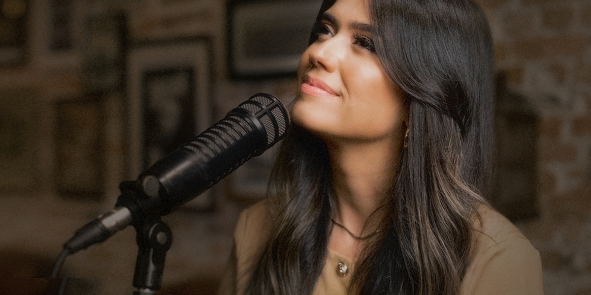 Milena lança nova versão do clássico "Aclame ao Senhor", em seu