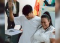 Após sobreviver 5 dias sob escombros, jovem retorna à igreja e testemunha: ‘Sou um milagre’