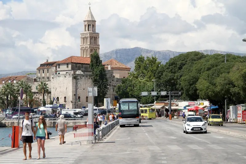 Center Split editorial stock image. Image of city, cloud 26429049