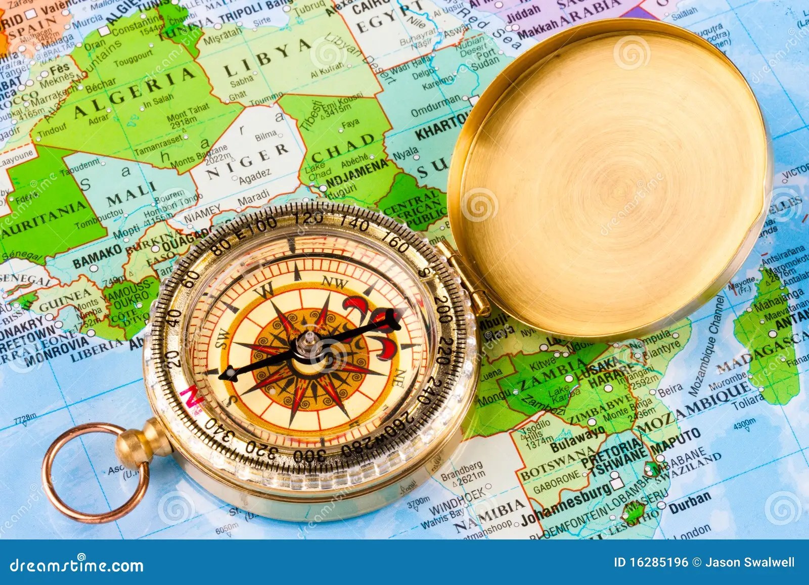 Maps Kompass Anzeigen Map and Compass stock photo. Image of exploration, circle 16285196