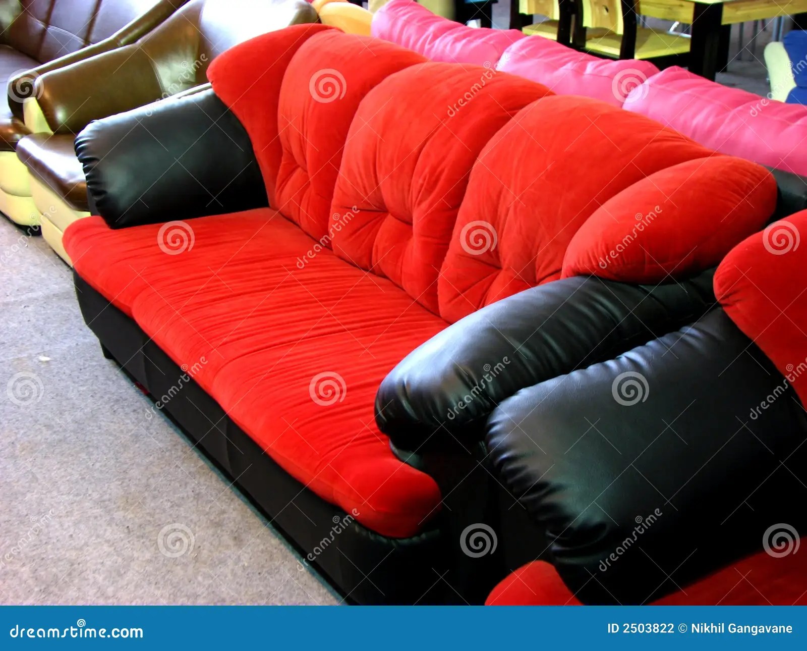 Rote Sofas stockfoto. Bild von nobel, lieferung, auslegung 2503822