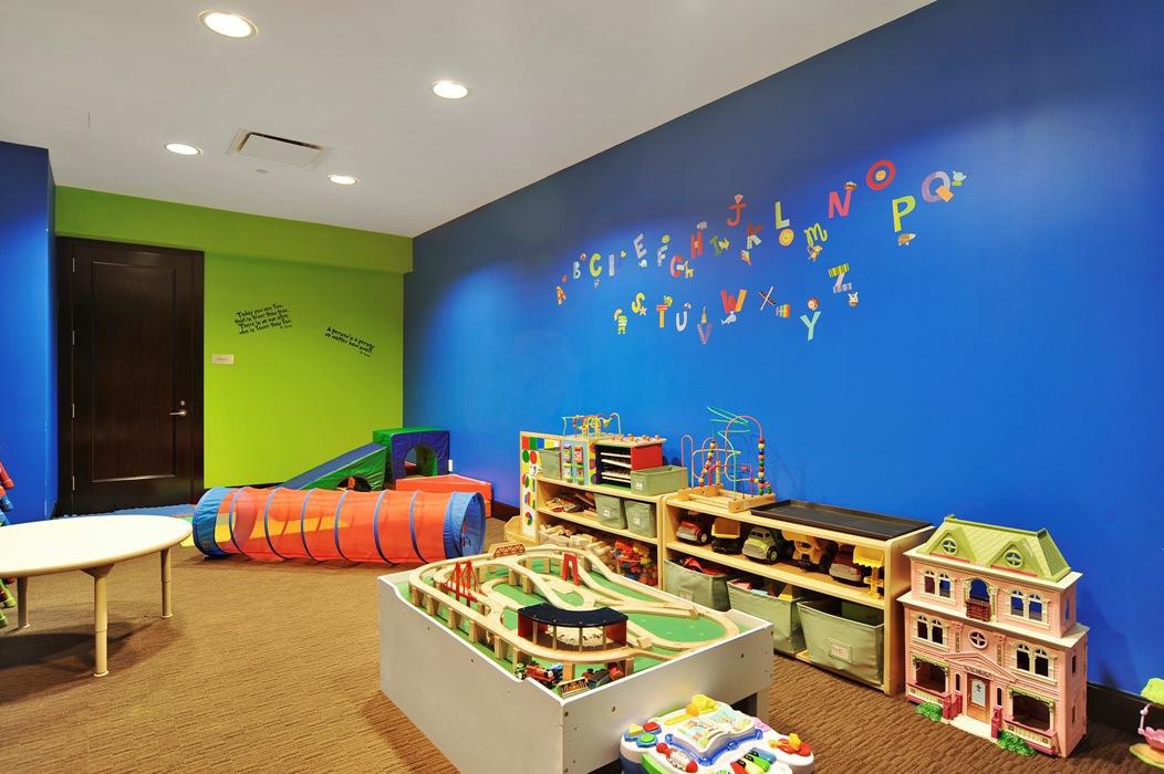 Spacious 1 BR at the Avery with 12' ceilings and stunning views 1 BR