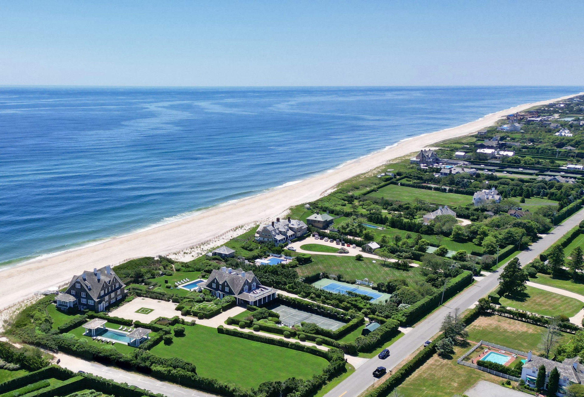 366 & 376 Gin Ln, Southampton, New York, 11968 19 BR for sale, single