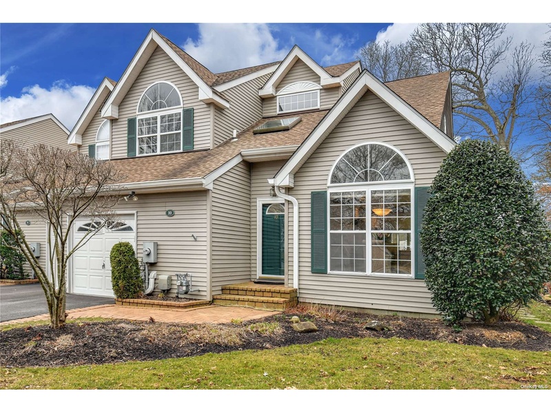 10 Northridge Circle, Huntington, NY, 11743 2 BR for sale