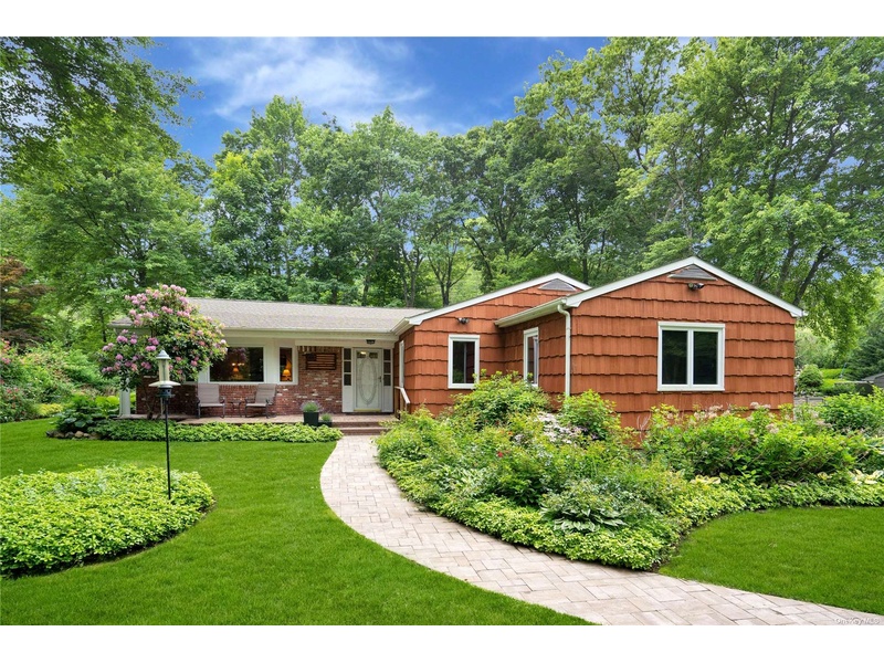 8 Mcculloch Drive, Dix Hills, NY, 11746 4 BR for sale, Residential