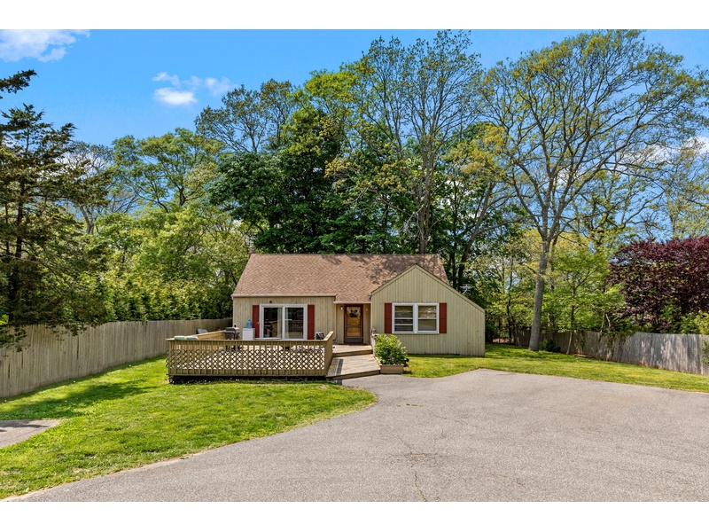 73 Oak St, Westhampton Beach, NY, 11978 Nest Seekers Nest Seekers