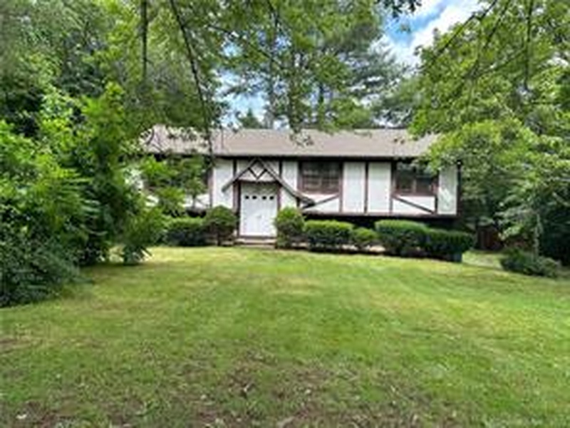 549 West Woods, Hamden, CT, 06518 4 BR for rent, singlefamily