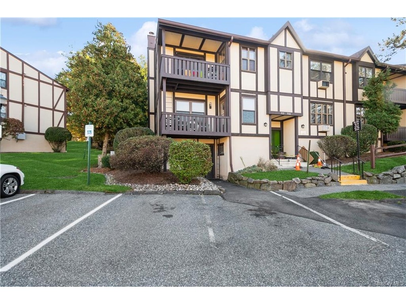 901 Sierra Vista Lane, Clarkstown, NY, 10989 2 BR for sale