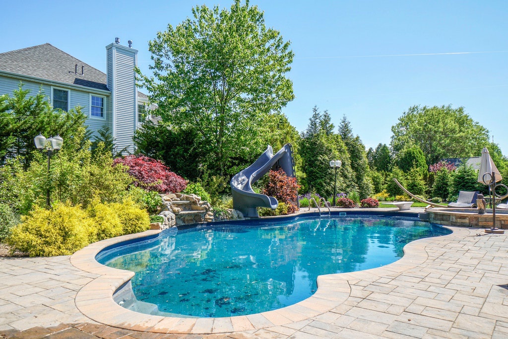 121 Elmwood Dr, Dix Hills, NY, 11746 Nest Seekers Nest Seekers