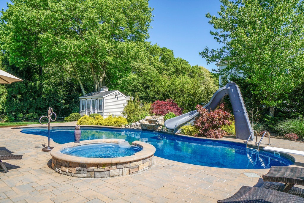 121 Elmwood Dr, Dix Hills, NY, 11746 Nest Seekers Nest Seekers