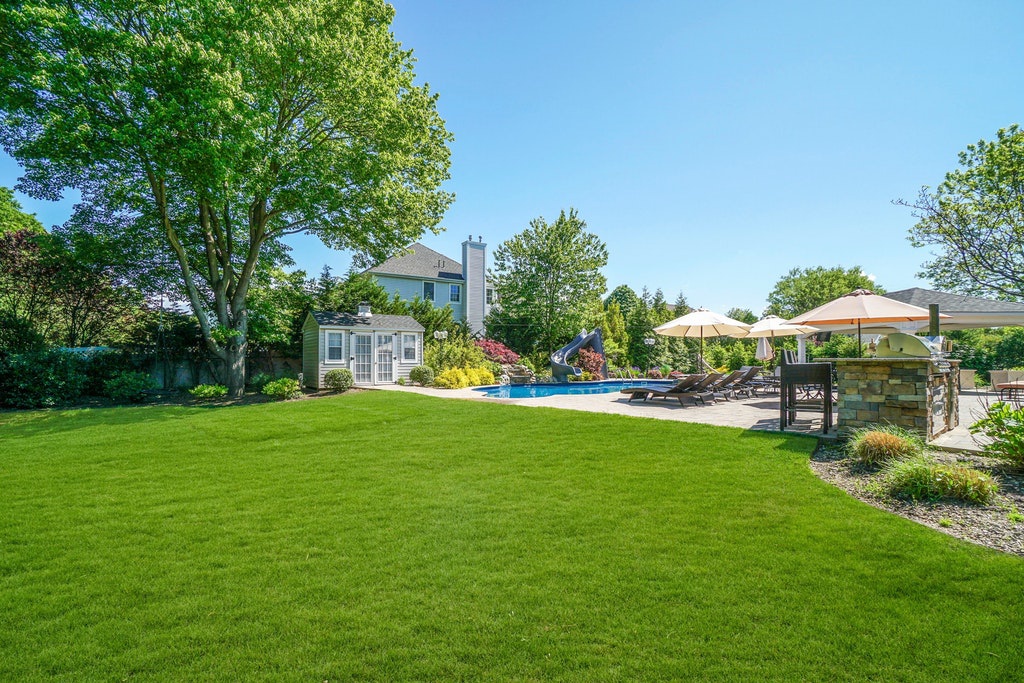 121 Elmwood Dr, Dix Hills, NY, 11746 Nest Seekers Nest Seekers