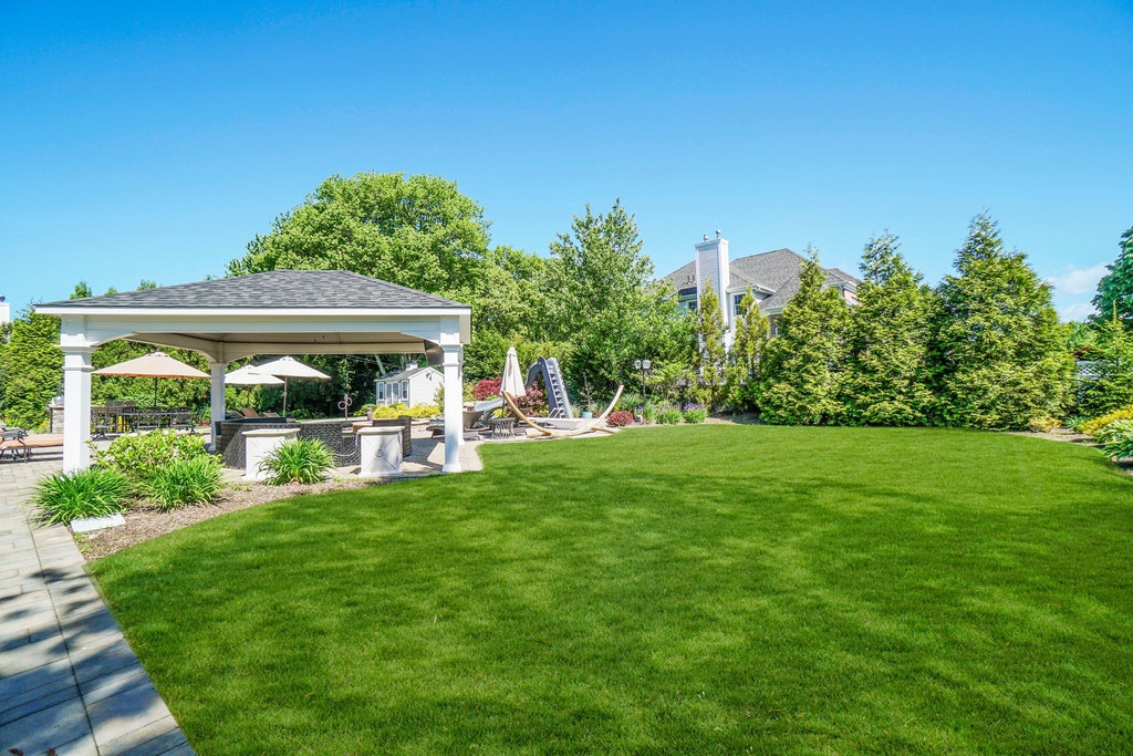 121 Elmwood Dr, Dix Hills, NY, 11746 Nest Seekers Nest Seekers