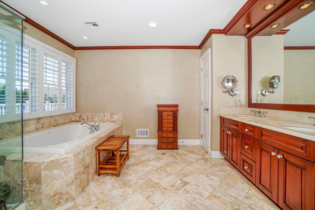 121 Elmwood Dr, Dix Hills, NY, 11746 Nest Seekers Nest Seekers