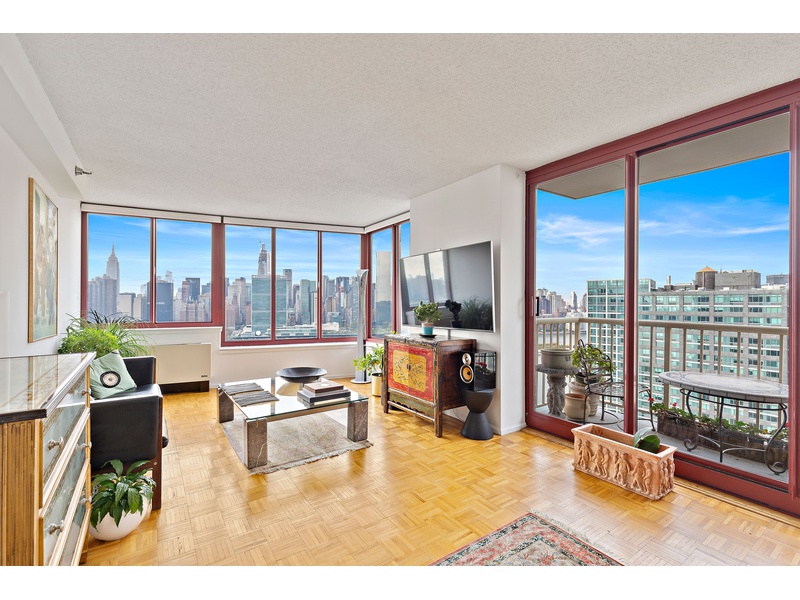 474 48th Ave, Long Island City, Queens, NY, 11109 2 BR for sale