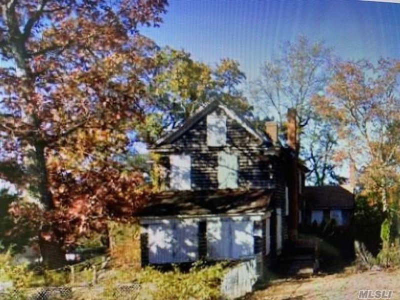 992 Main Street, Riverhead, New York, 11901 7 BR for sale