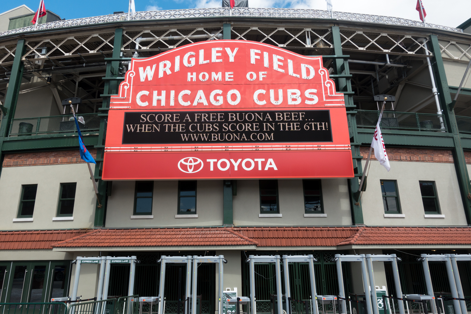 Travel Guide to Wrigleyville in Chicago Thyme & Love