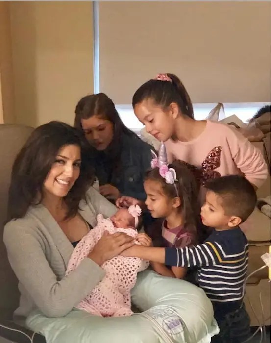 Rachel Campos Duffy All 9 Children Ages, Names, Did She Adopt?