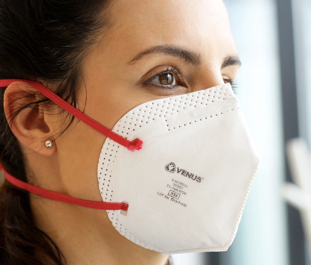 Usar doble mascarilla reduce un 96 contagios de Covid. Tiempo de México