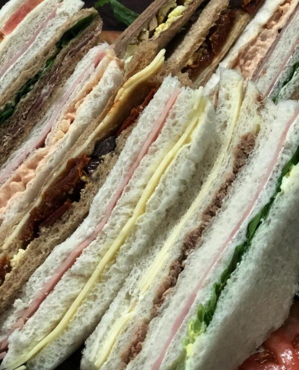Sandwich de miga triple