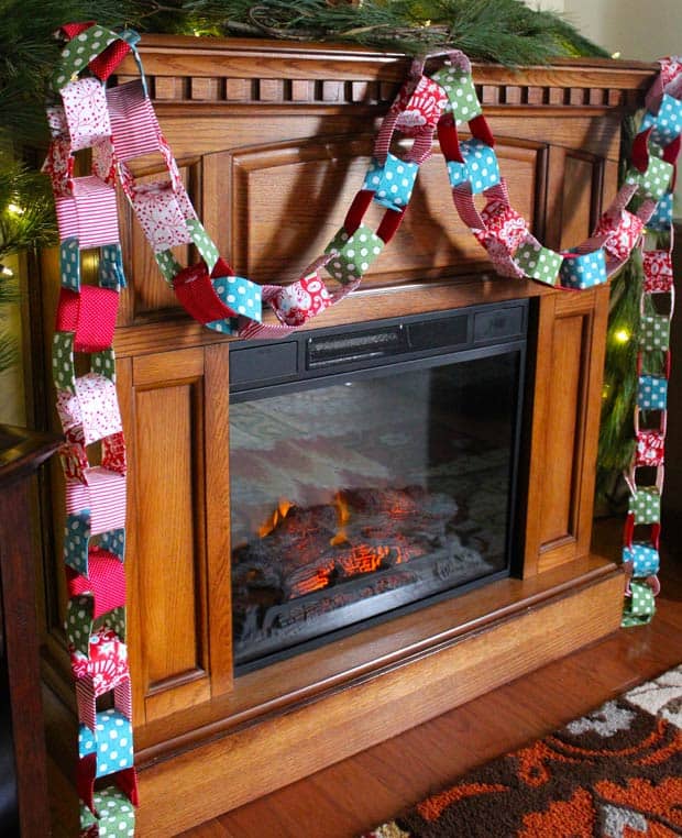 20 DIY Christmas Fireplace Garlands