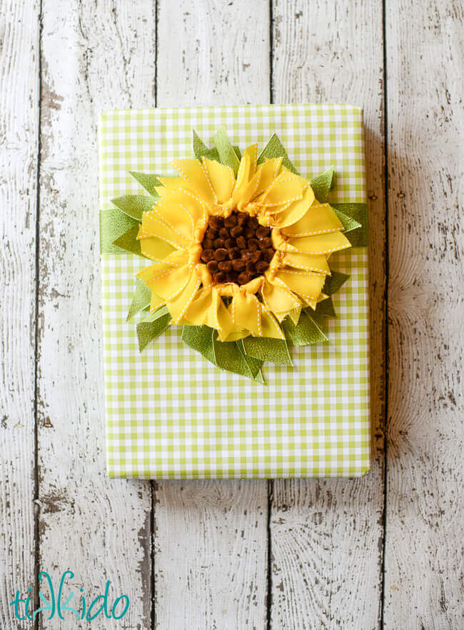 Ribbon Sunflower Bow Gift Topper Tutorial