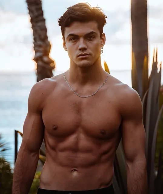 Grayson Dolan (Youtuber) Age, Girlfriend, Height, Brother & More
