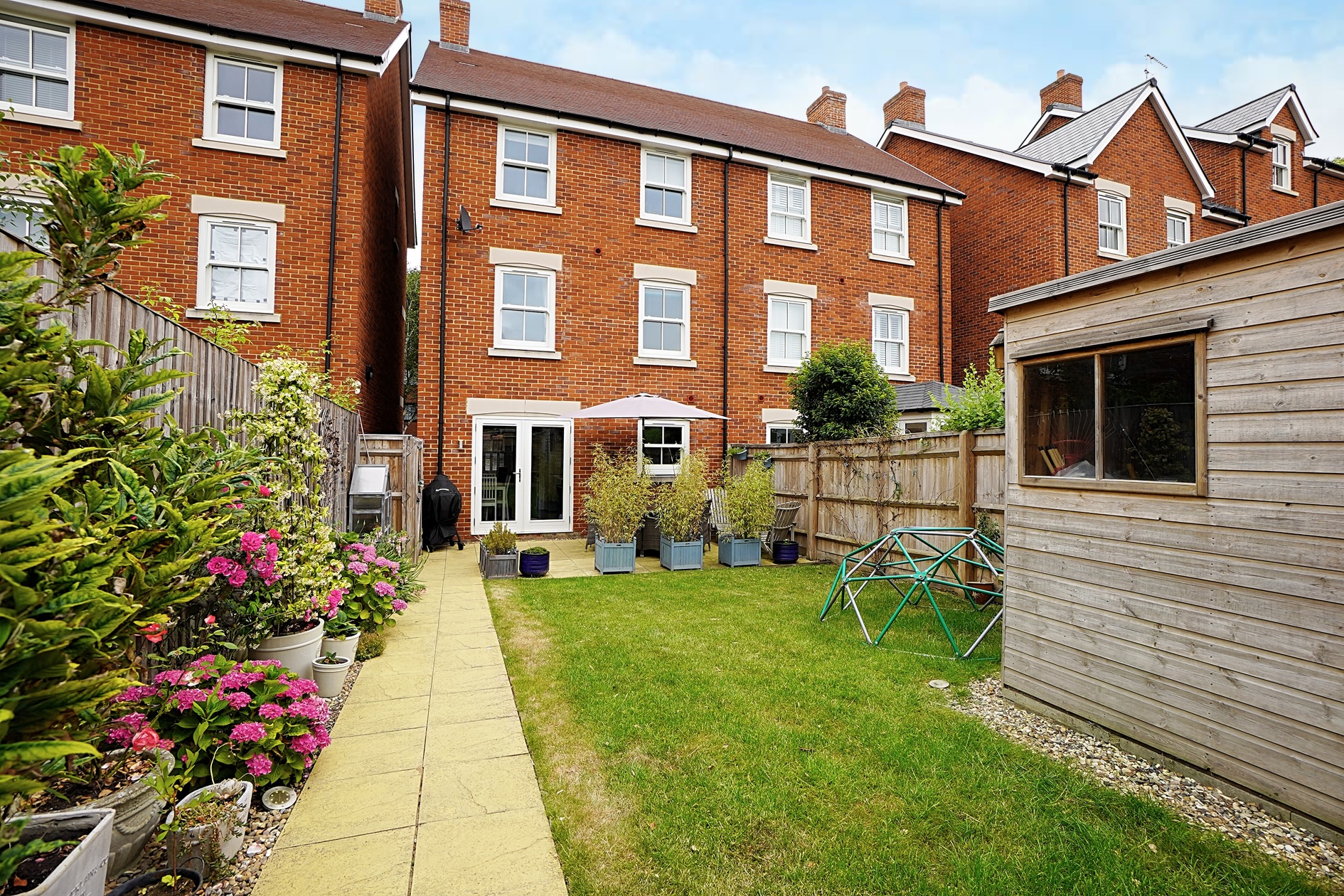 Warwick Avenue • Bedford • MK40 Tim Anderson Property